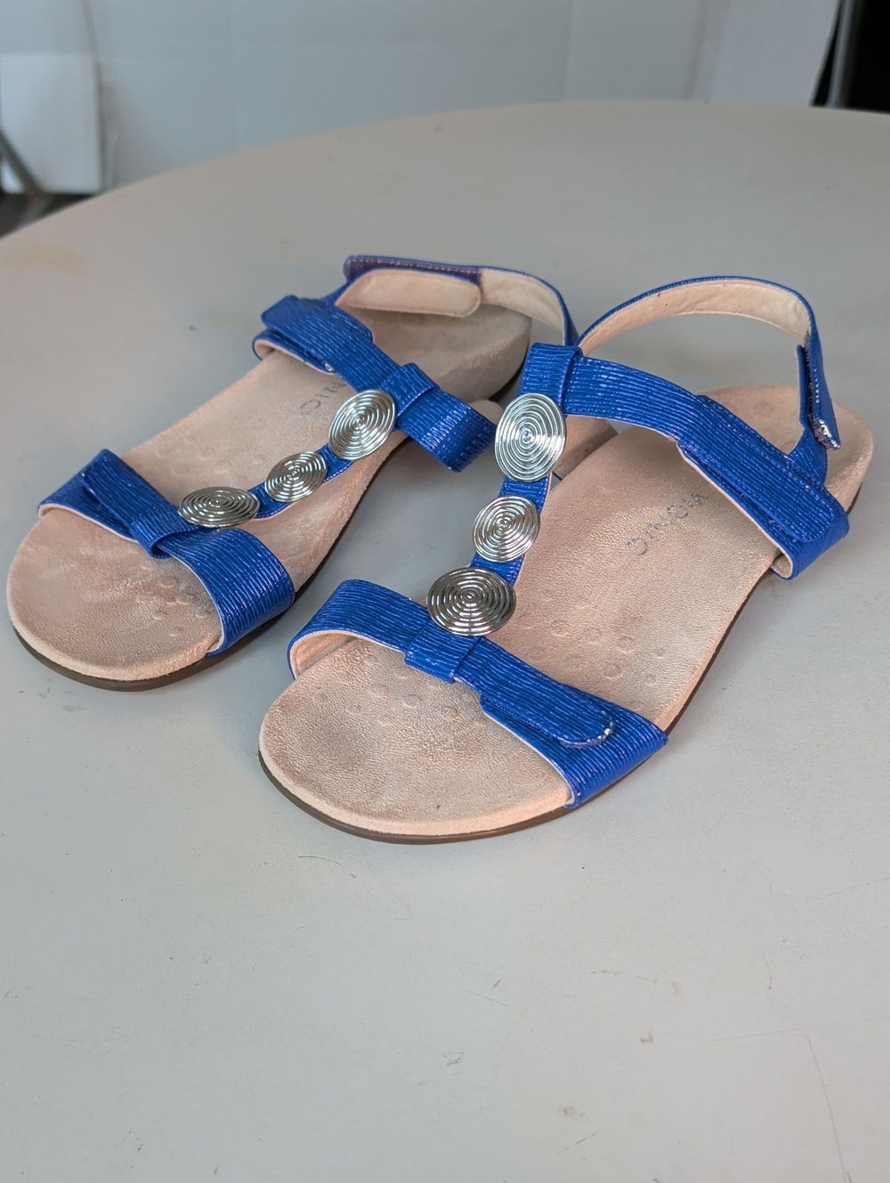 Vionic Blue T-Strap Sandals w/ Silver Swirl Accents SZ 11 Walking Going Out Chic